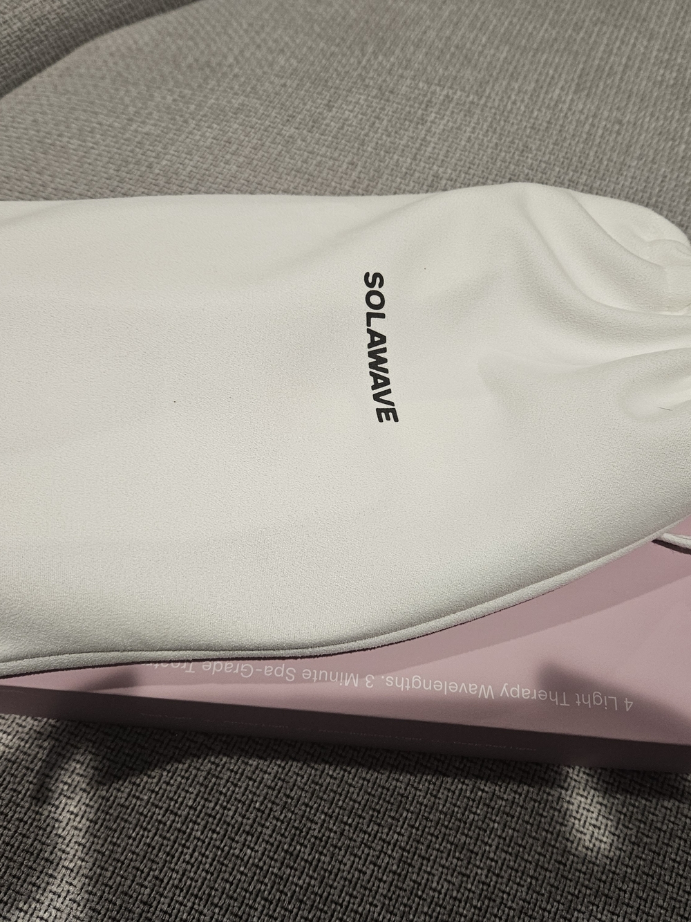 SOLAWAVE White Heat Therapy Glove